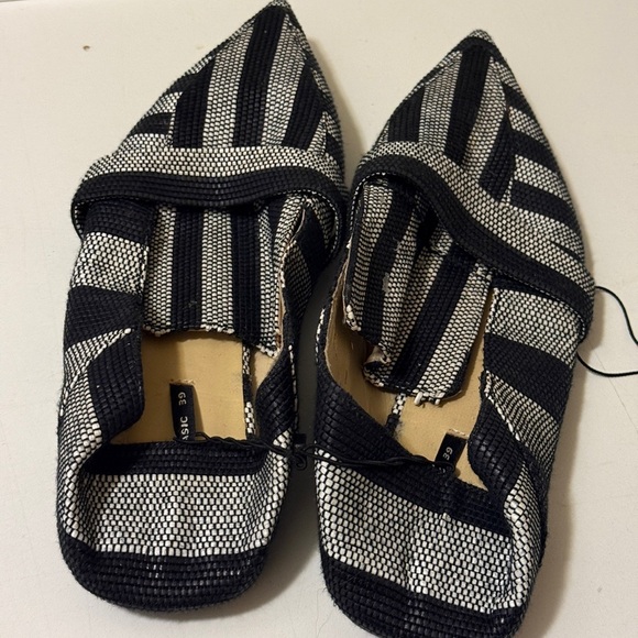 Stylish Black and White Women's Shoes - Picture 3 of 15